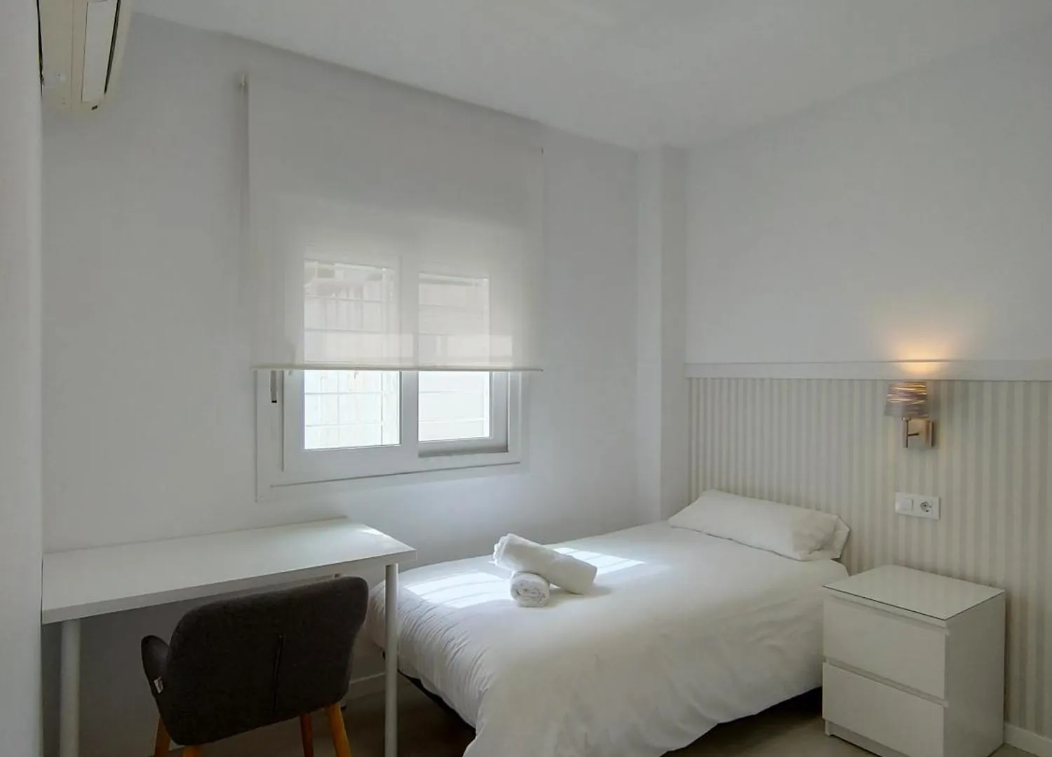 Casa Mallen, Con Amplia Terraza, En El Barrio De Nervion Seville
