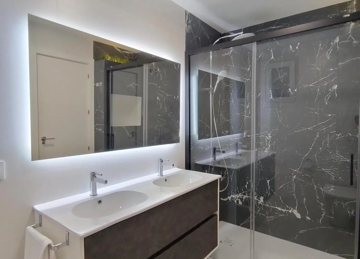 Apartment Casa Mallen, Con Amplia Terraza, En El Barrio De Nervion Seville Spain