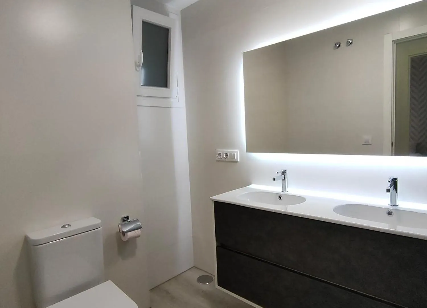 Casa Mallen, Con Amplia Terraza, En El Barrio De Nervion Seville 0*,