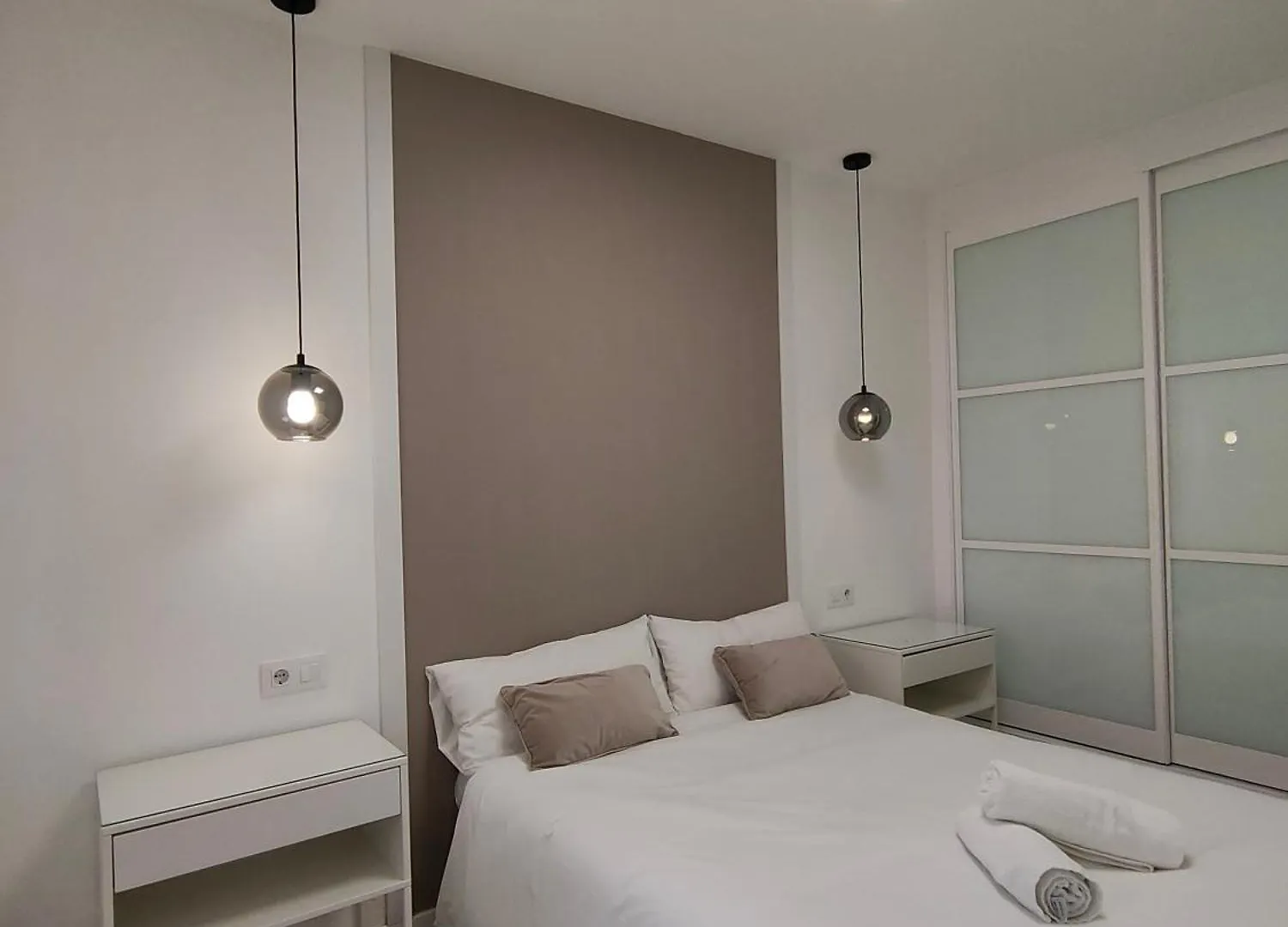 Casa Mallen, Con Amplia Terraza, En El Barrio De Nervion Seville 0*,  Spain