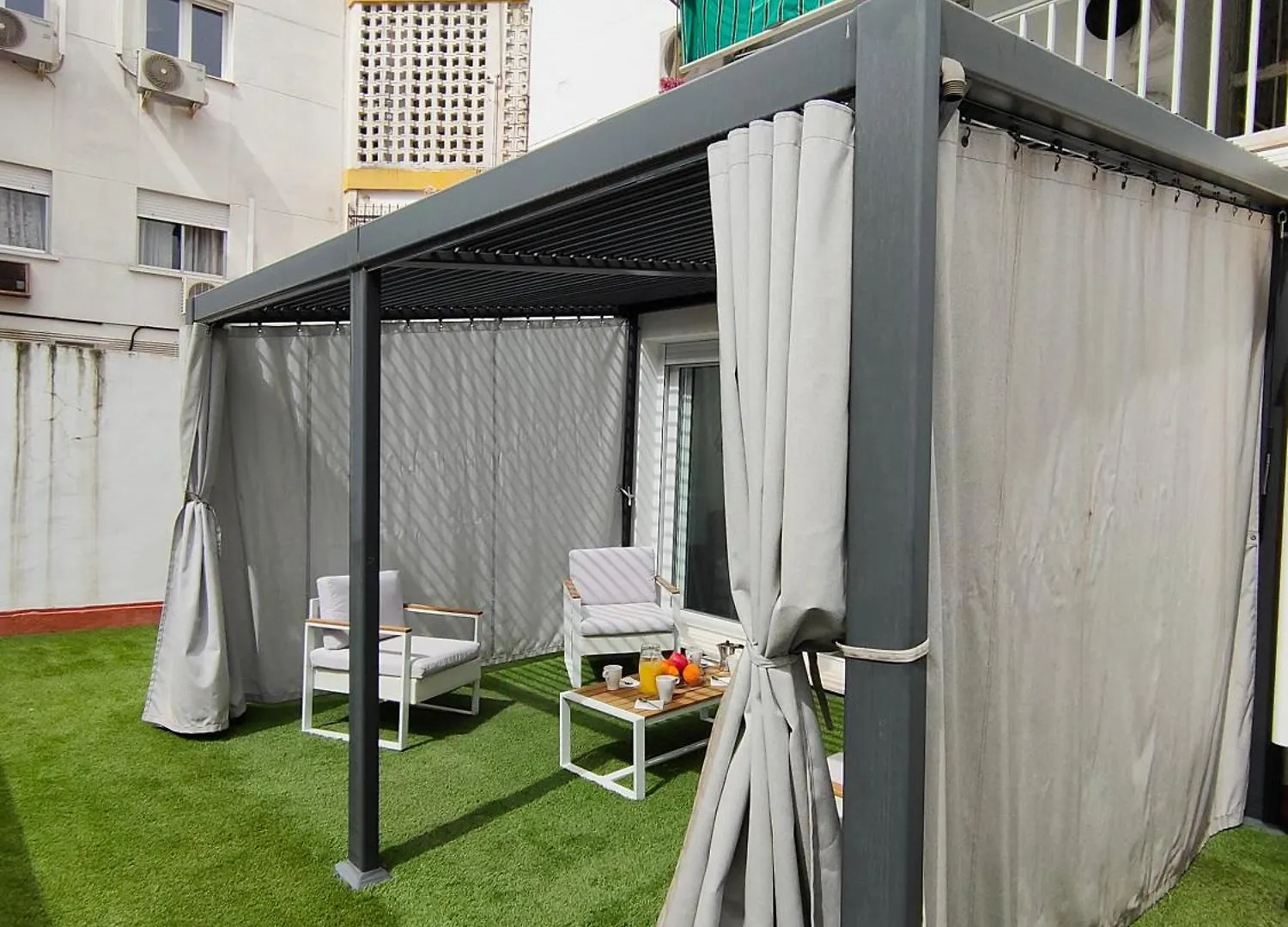 Casa Mallen, Con Amplia Terraza, En El Barrio De Nervion Sewilla Hiszpania